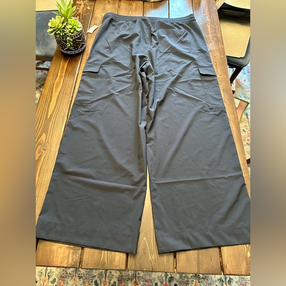 Men’s Old Navy Stretchtech Quick Dry Workout Cargo Pants Size XL NWT NEW Navy - Picture 8 of 9